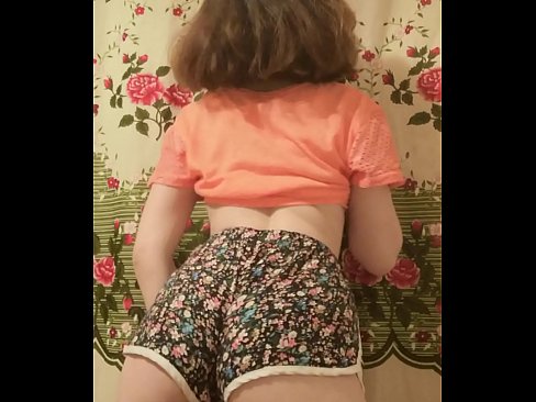 ❤️ Nwa ọhụrụ sexy na-eyipụ uwe mkpirisi ya na igwefoto ❌ Anal porn