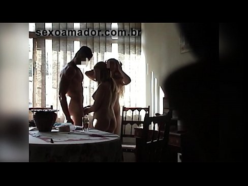 ❤️ Mmekọahụ enyi na-akpọ a ibu nwoke na a threesome na ya ❌ Anal porn